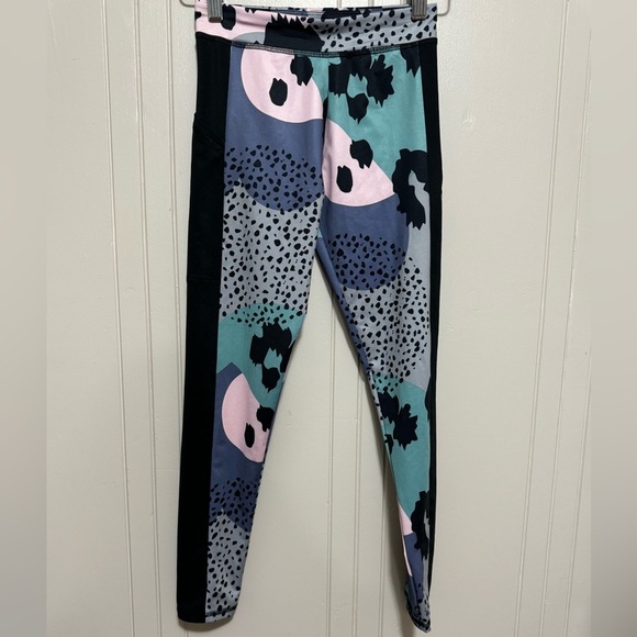 Adidas leggi girl’s medium - Picture 2 of 7